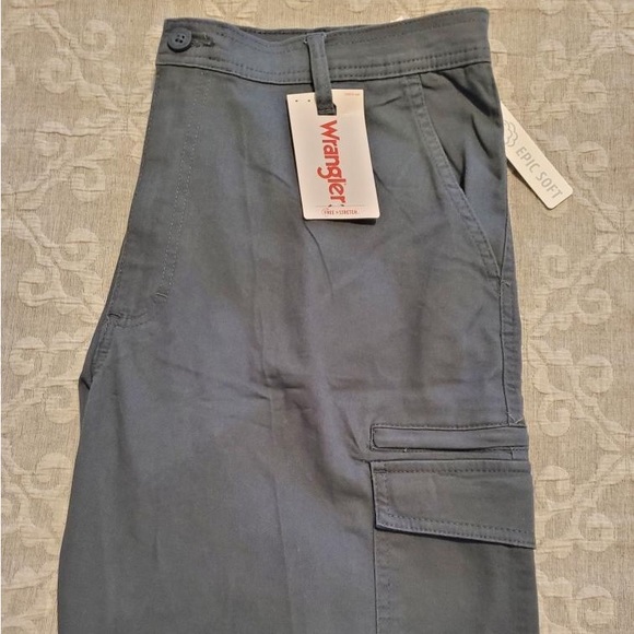 Wrangler shorts - Picture 2 of 4